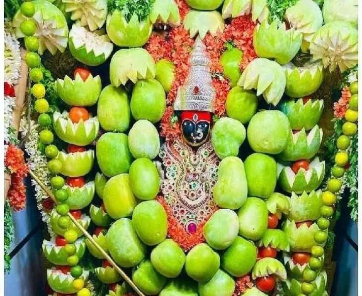 నేత్రపర్వంగా కనకదుర్గమ్మ అలంకరణ