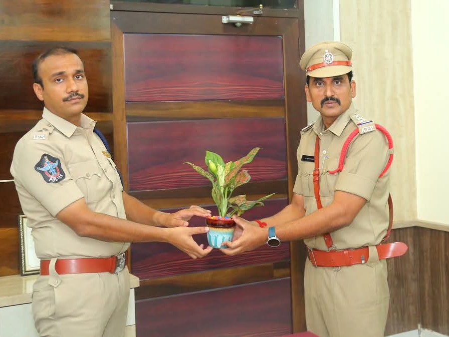 ఎస్పీను కలిసిన ఫిరంగిపురం నూతన సీఐ