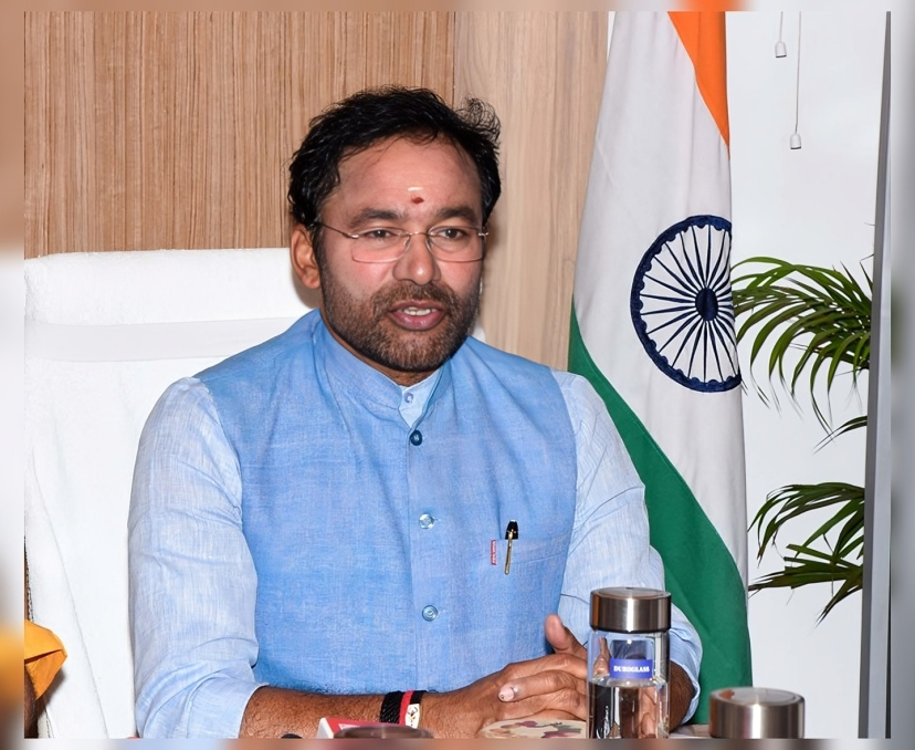 కిషన్ రెడ్డి ఇంటి ముందు కాంగ్రెస్ ఫ్లెక్సీల కలకలం