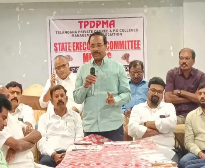 వారం రోజుల్లో ఫీజు బకాయిలు విడుదల చేయాలి