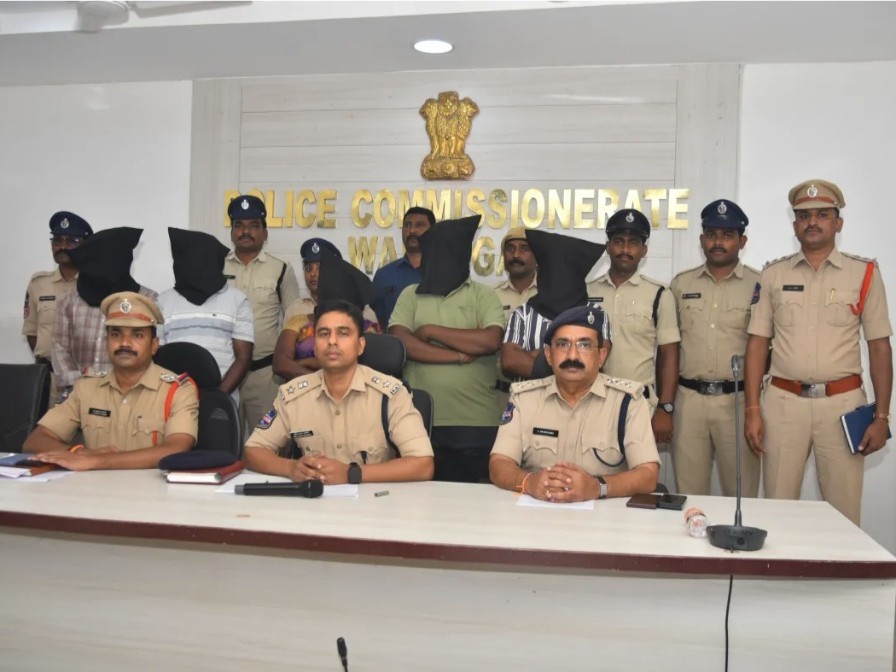 పరకాలలో కిరాయి హత్య కేసు.. భార్య సహా ఐదుగురి అరెస్ట్