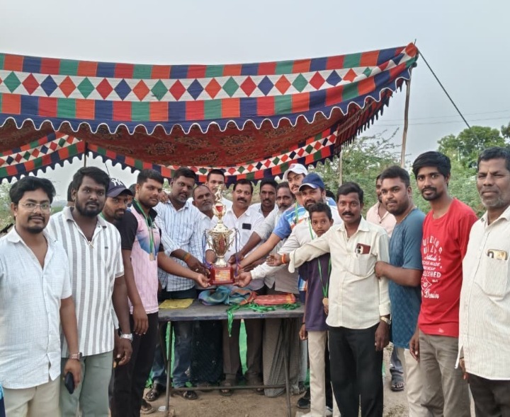 విజేతలకు బహుమతులు ప్రధానం