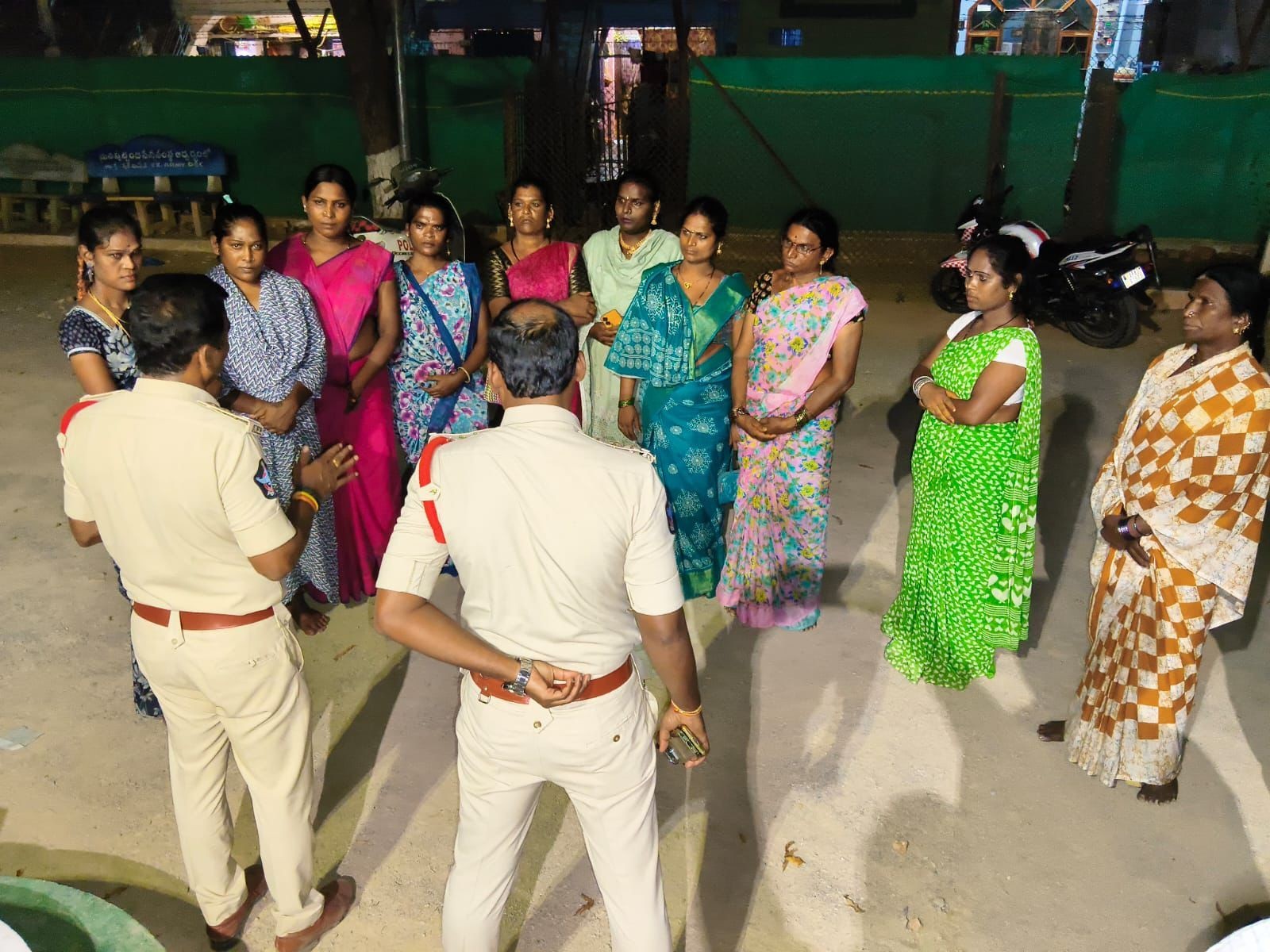 హిజ్రాలకు కౌన్సిలింగ్ నిర్వహించిన పోలీసులు