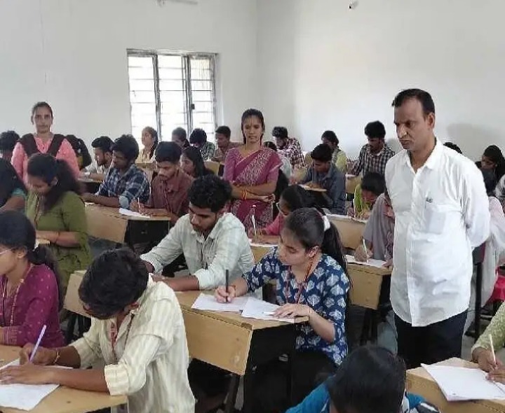 జీజీ కళాశాల 6వ సెమిస్టర్ పరీక్షల్లో ఒకరు డిబార్