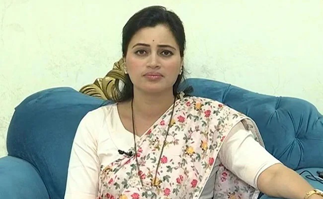 బీజేపీ మహిళా నేత నవనీత్ కౌర్ భావోద్వేగం