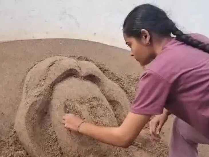 రంగంపేటలో ఆకట్టుకున్న ‘నారీ శక్తి’ సైకత శిల్పం