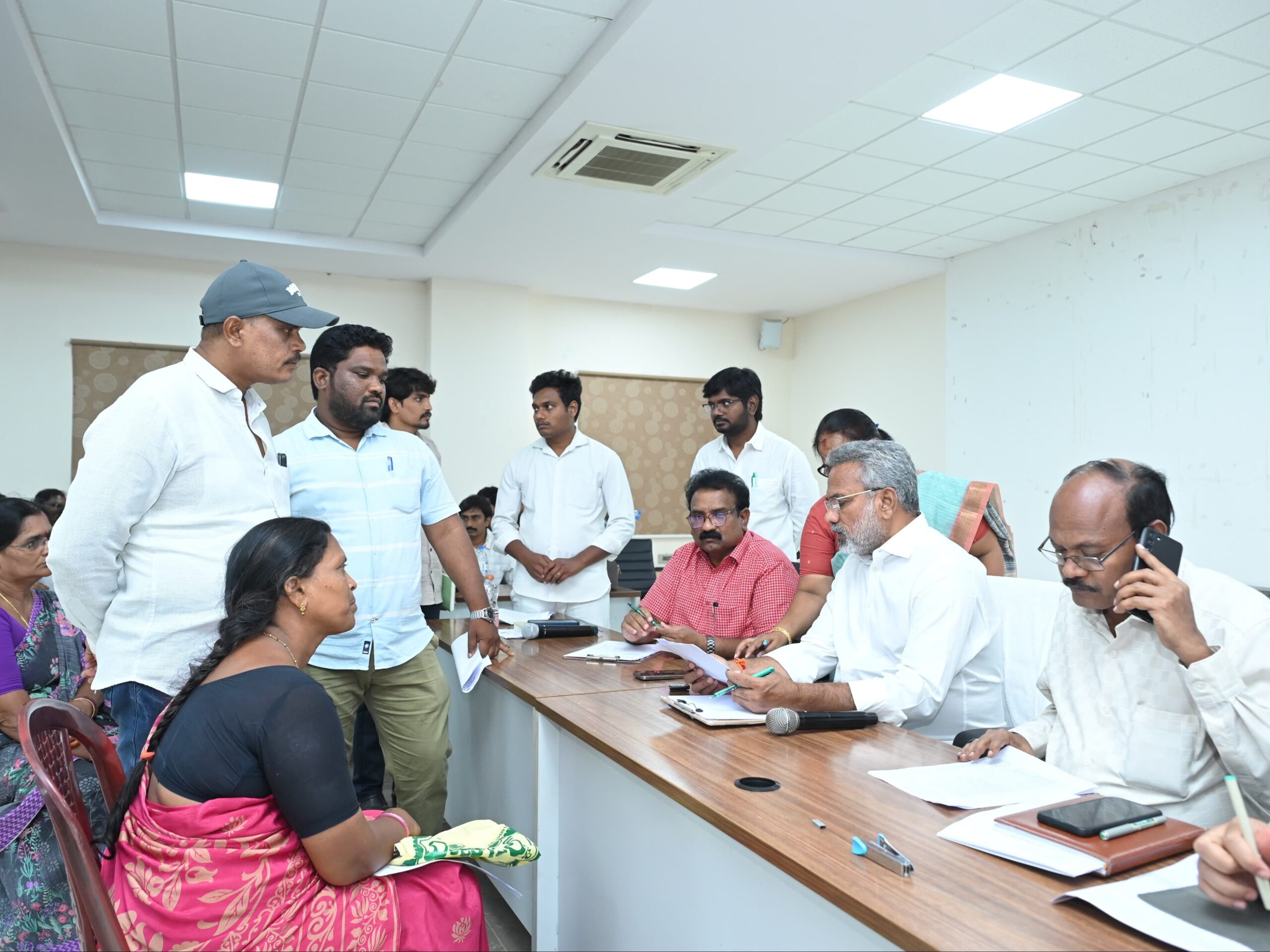 ప్రజా దర్భార్‌లో వినతులు స్వీకరించిన ఎమ్మెల్యే