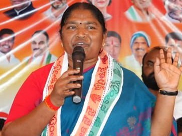 మహిళా రిజర్వేషన్‌లను తక్షణమే అమలు చేయాలి: మంత్రి