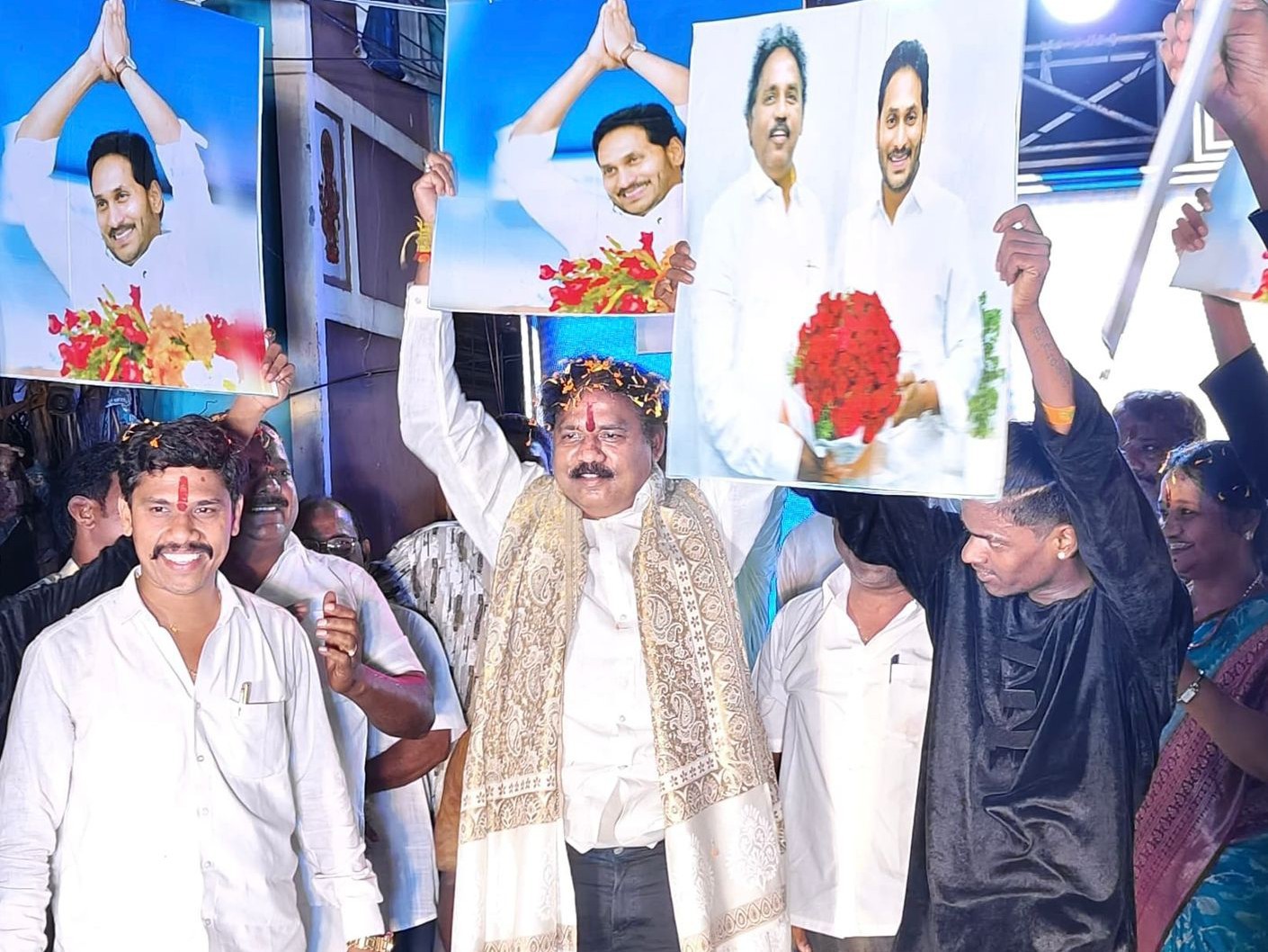 వారణాసి సినిమా రేంజ్‌లో జగనే మళ్ళీ సీఎం