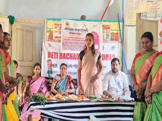 తల్లీబిడ్డలకు సంపూర్ణ పోషకాహారం అందించాలి: సర్పంచ్