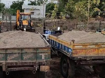 ఇసుక ట్రాక్టరు, పొక్లెయిన్ పట్టివేత