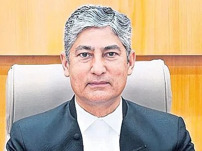 విశాఖకు చేరుకున్న హైకోర్టు ప్రధాన న్యాయమూర్తి