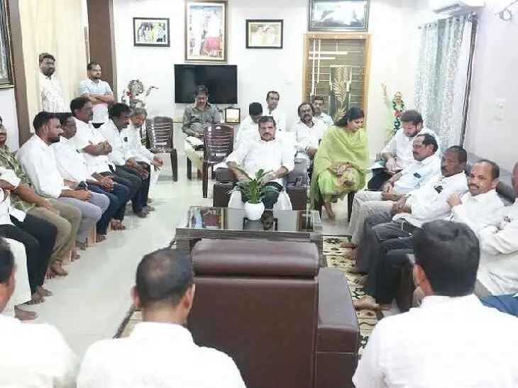 ‘గ్రామాలలో ప్రజలకు నిత్యం అందుబాటులో ఉండాలి’