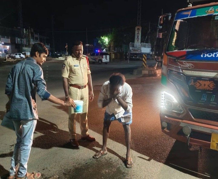 కడపలో ‘స్టాప్,ఫేస్ వాష్ అండ్ గో’