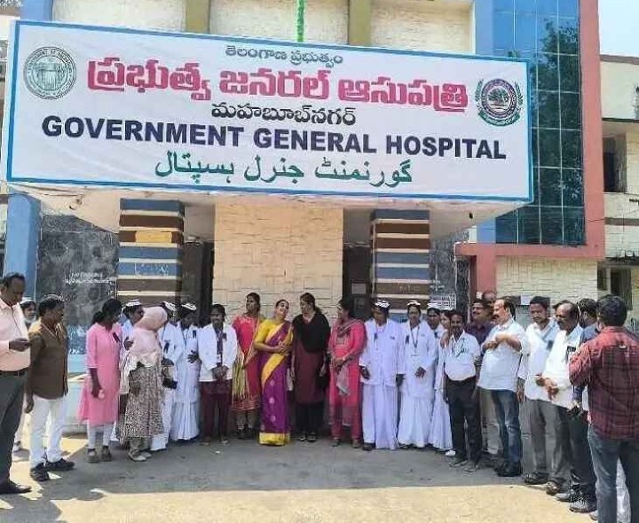 పీఆర్సీ అమలు చేయాలంటూ డిమాండ్