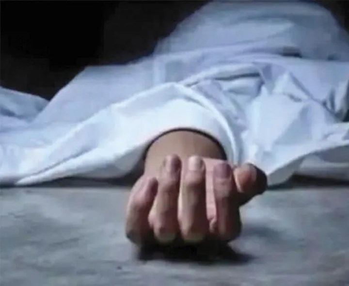 విషాదం.. రిటైర్డ్ ప్రిన్సిపాల్ సజీవదహనం