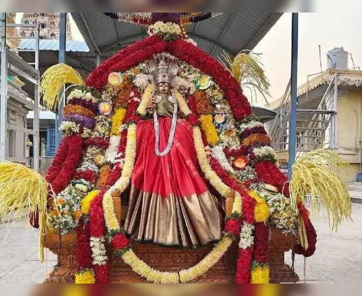 చౌడేశ్వరి అమ్మవారి పల్లకి సేవ