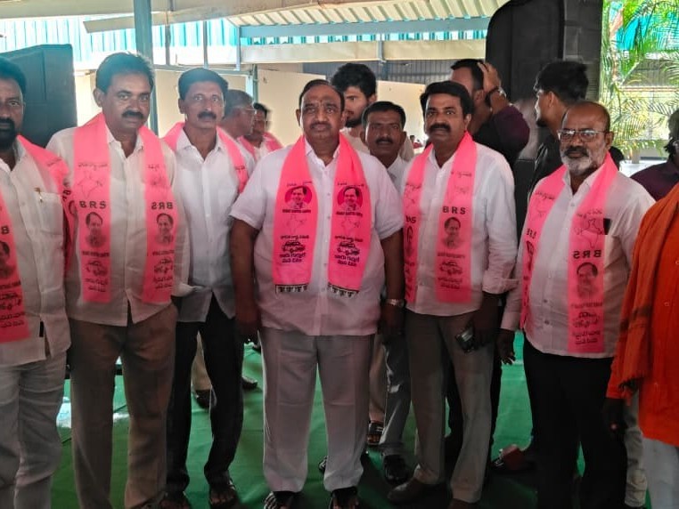 కాంగ్రెస్ వైఫల్యాలను ప్రజల్లోకి తీసుకెళ్లాలి: మాజీ ఎమ్మెల్యే