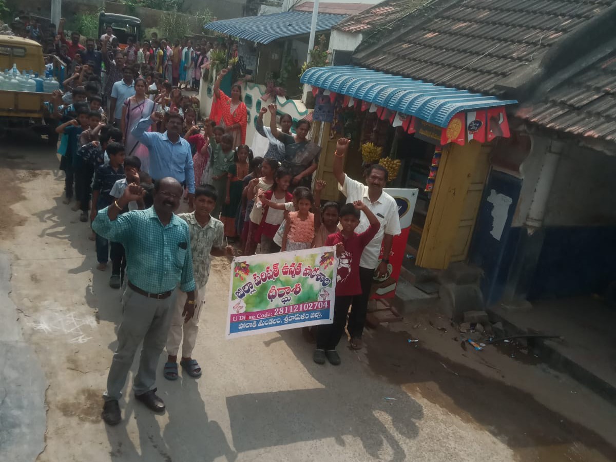 దీర్ఘాసి గ్రామంలో ఎన్రోల్మెంట్ డ్రైవ్ నిర్వహించిన ఉపాధ్యాయులు