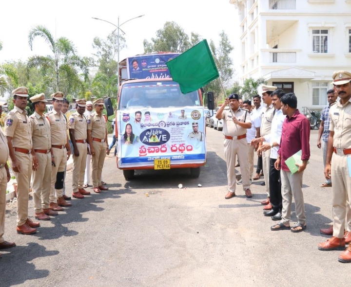 ప్రచార రథాన్ని ప్రారంభించిన ఎస్పీ