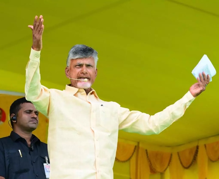 నిడదవోలు ర్యాలీలోపాల్గొన్న చంద్రబాబు