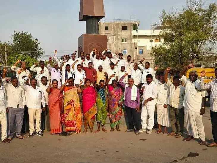 హైదరాబాద్ సభకు బయలుదేరిన జమ్మికుంట ఉద్యమకారులు