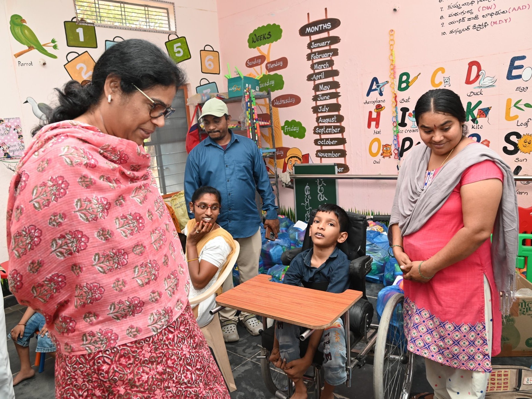 భవిత సెంటర్‌ను సందర్శించిన కలెక్టర్