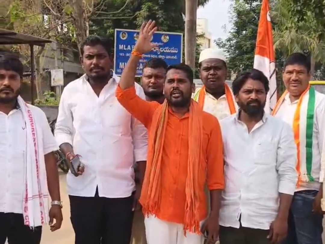 హైదరాబాద్ తరలి వెళ్లిన నర్సంపేట యూత్ కాంగ్రెస్ నేతలు