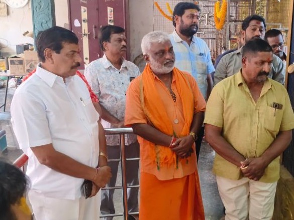 ఆలయాల సమగ్ర అభివృద్ధికి ప్రభుత్వం కృషి: MLC