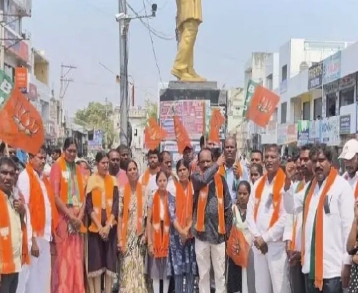 మహిళా రిజర్వేషన్లపై బీజేపీ నిరసన