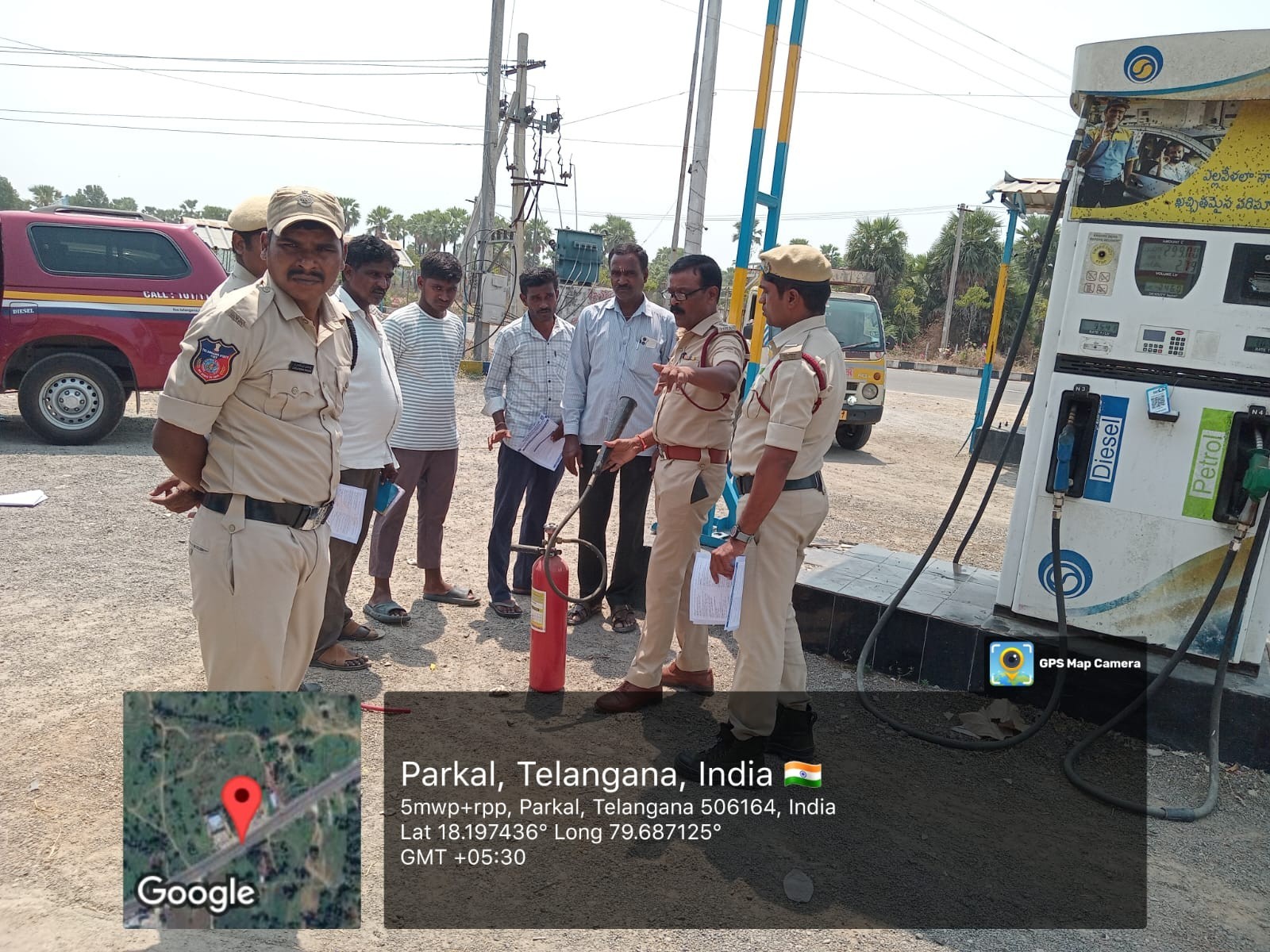 పెట్రోల్ బంకుల్లో ఫైర్ సేఫ్టీపై అవగాహన..