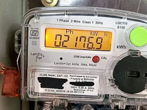 నగరంలో ఎండలు.. గిర్రున తిరుగుతున్న మీటర్లు!