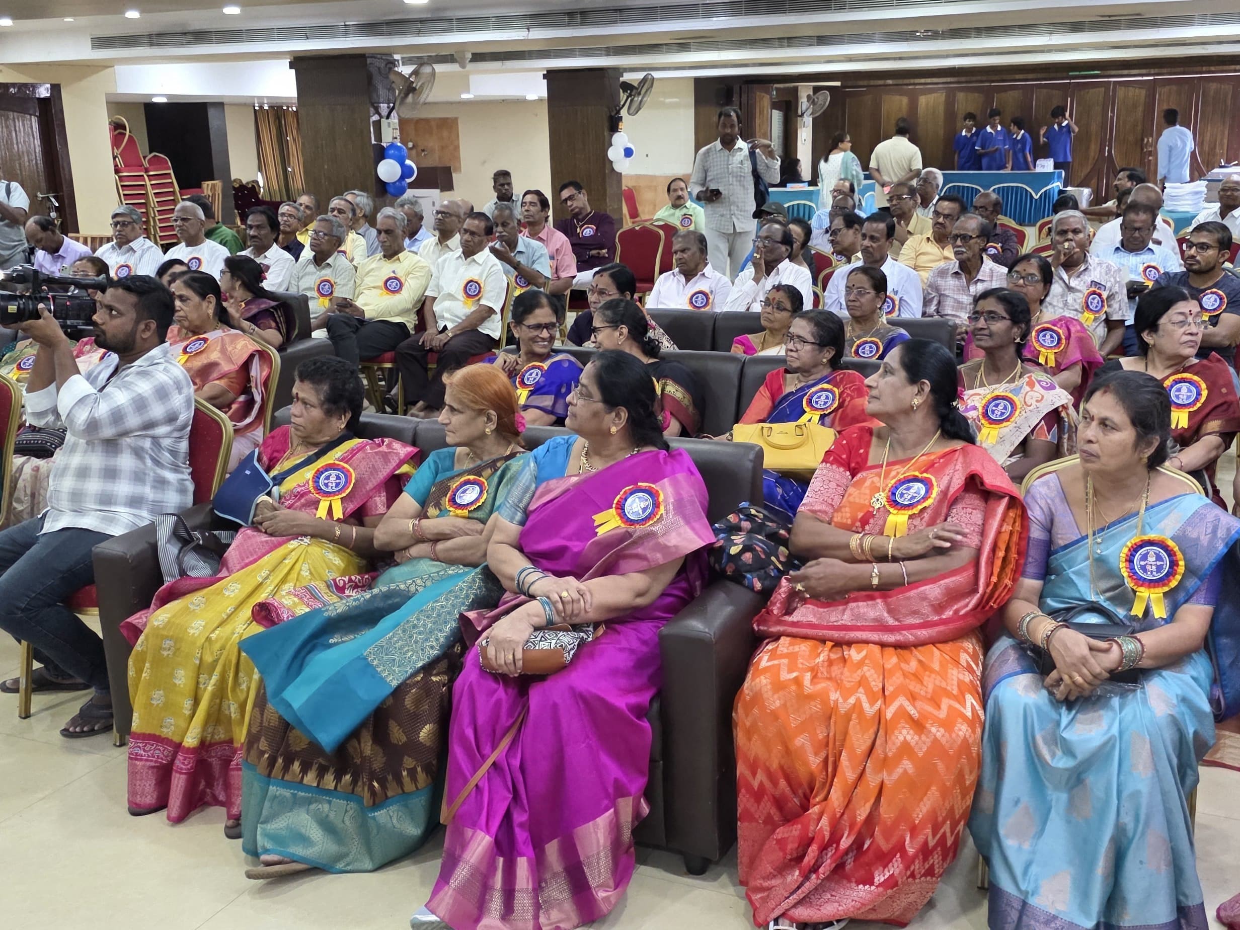 మున్సిపల్ హైస్కూల్లో ఆత్మీయ కలయిక