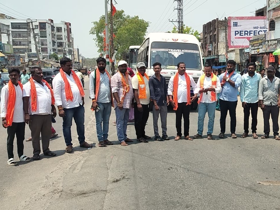 రాహుల్ గాంధీ దిష్టిబొమ్మ దహనం