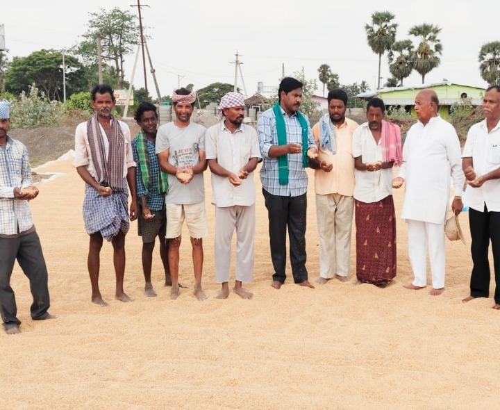 ఉంగుటూరులో రైతు సంఘం నాయకుల పర్యటన