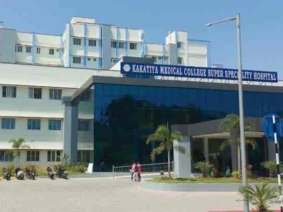 కొత్త ఆసుపత్రి నుంచి కేఎంసికీ పెద్ద రోడ్డు