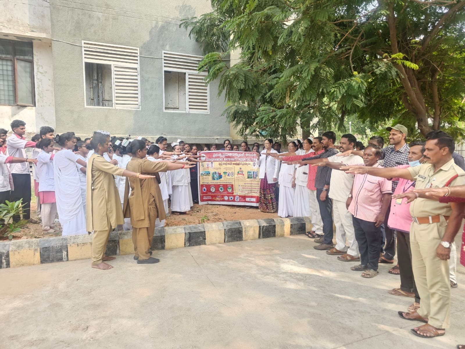 ప్రసూతి ఆసుపత్రిలో స్వచ్ఛ ఆంధ్ర కార్యక్రమం