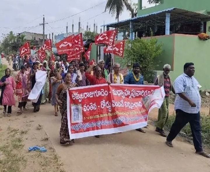 రోడ్డు నిర్మించాలని సీపీఎం పాదయాత్ర