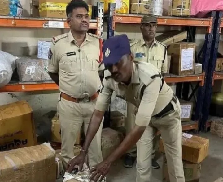 కొరియర్ పార్సెల్ సర్వీస్ ఏజెన్సీల్లో తనిఖీలు