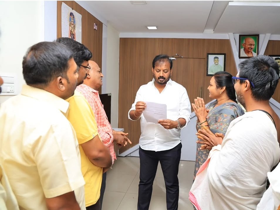 తుడా ఛైర్మన్‌ను కలిసిన టీటీడీ సొసైటీ విభాగ కార్మికులు