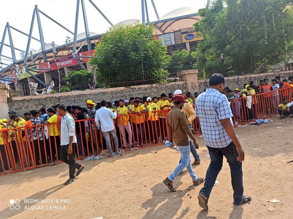 ఉప్పల్ స్టేడియంలోకి ఫ్యాన్స్ ఎంట్రీ