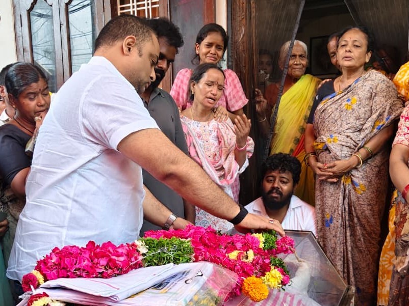 మృతుడి కుటుంబానికి టీపీసీసీ ప్రధాన కార్యదర్శి పరామర్శ