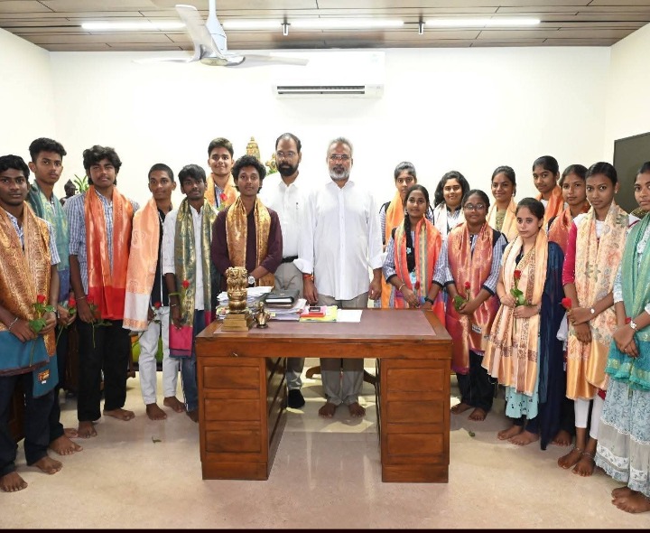 ప్రభుత్వ కాలేజీ విద్యార్థులను అభినందించిన ఎమ్మెల్యే