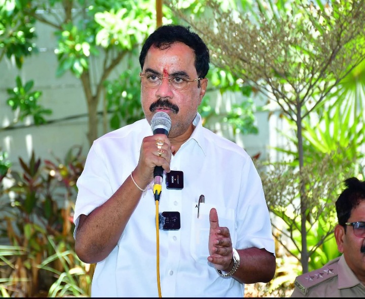 రక్తదానంతో రికార్డు సృష్టిద్దాం: ఎమ్మెల్యే