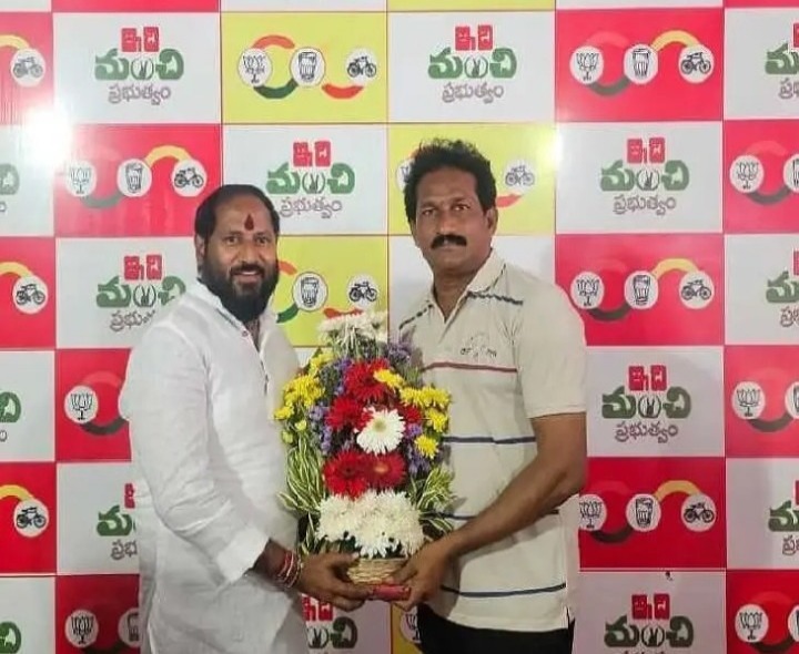 ఎమ్మెల్యేను కలిసిన అర్బన్ బ్యాంక్ ఛైర్మన్