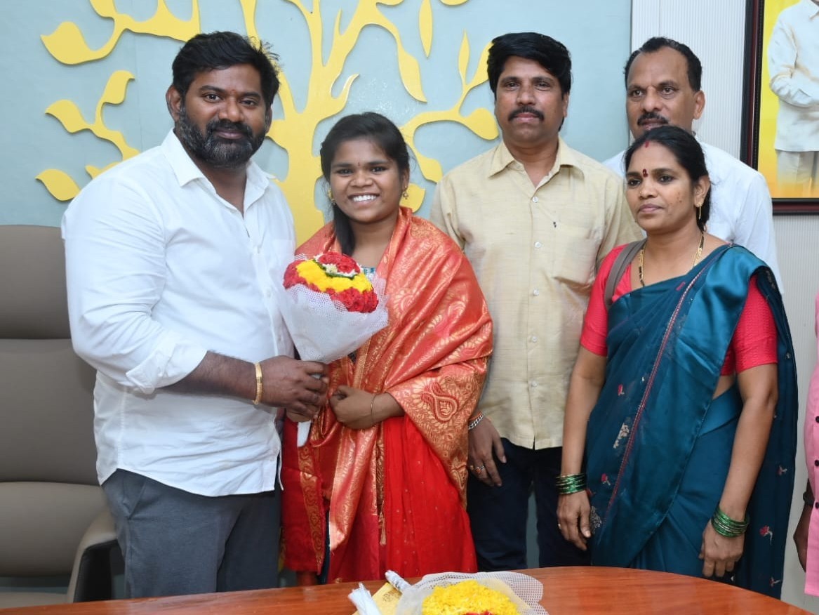 ఇష్టపడి చదివితే ఎంతటి విజయాన్నయినా సాధించొచ్చు.