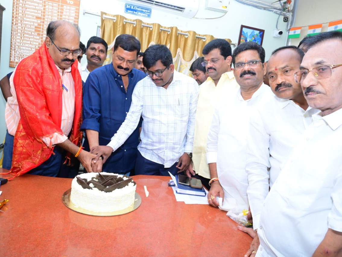 మధురవాడలో రిజిస్ట్రేషన్‌లతో రికార్డు ఆదాయం