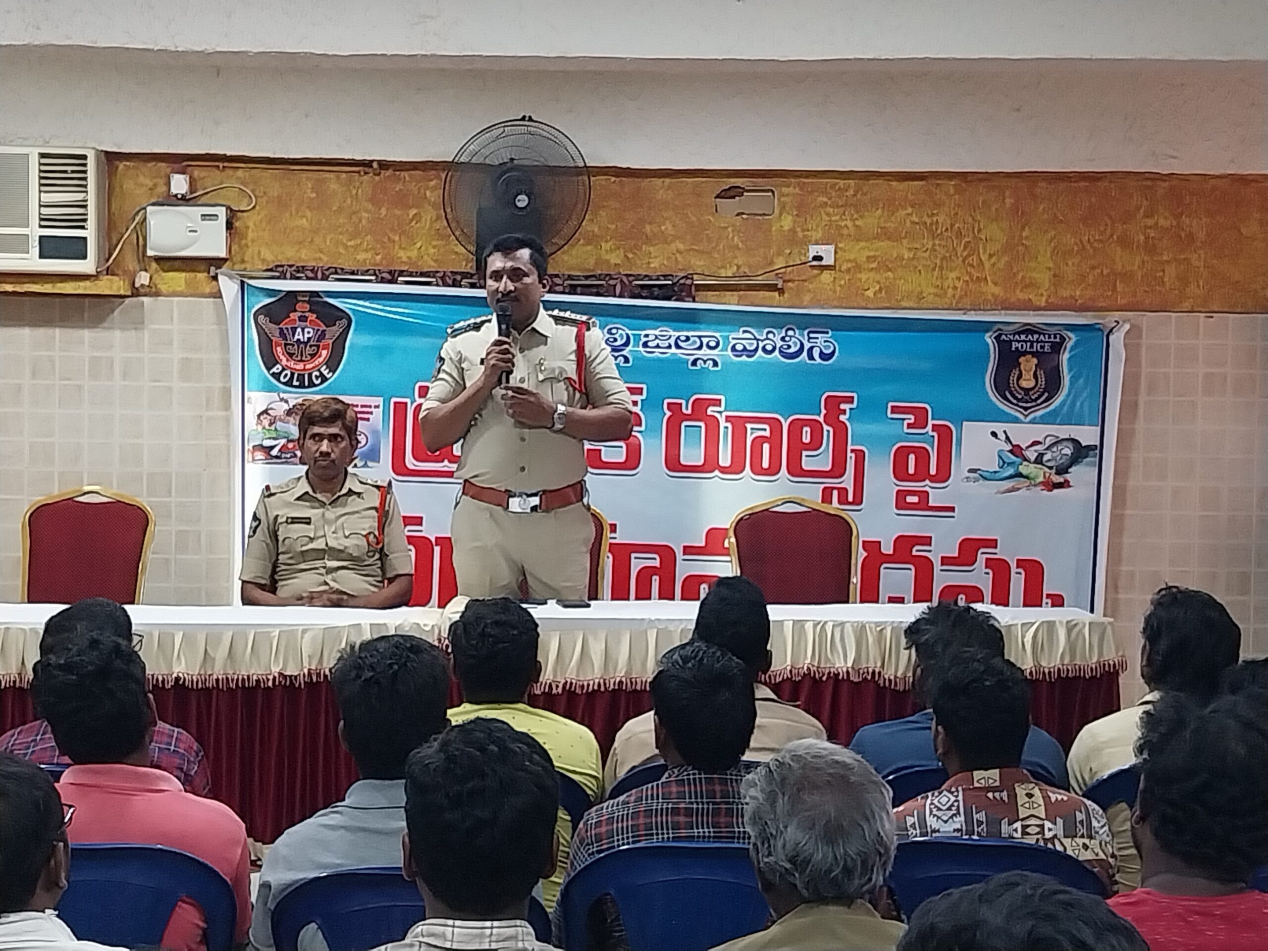 ఆటో డ్రైవర్లు నిబంధనలు పాటించాలి: టౌన్ సీఐ