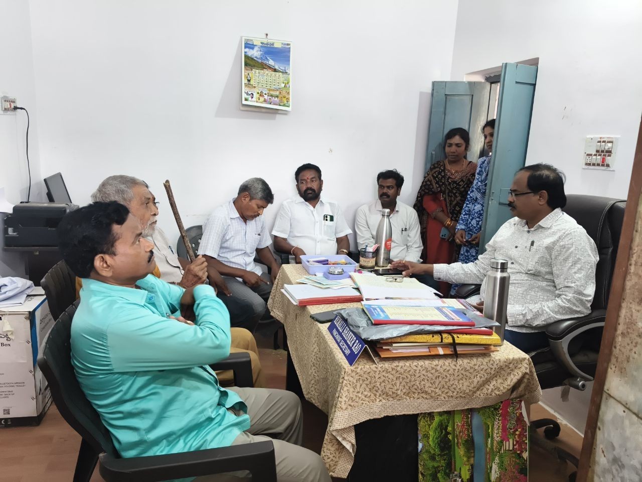 తహసీల్దార్ సమక్షంలో రికార్డుల పరిశీలన