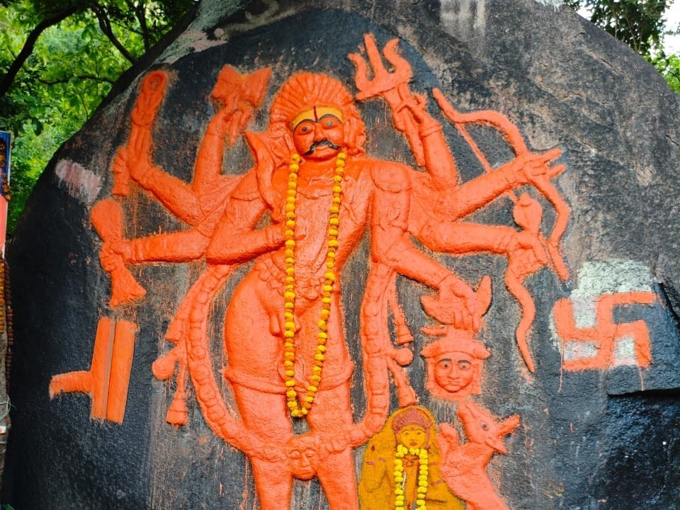 గుట్టలో వెలిసిన 12వ దశాబ్దం నాటి కాలభైరవ క్షేత్రం